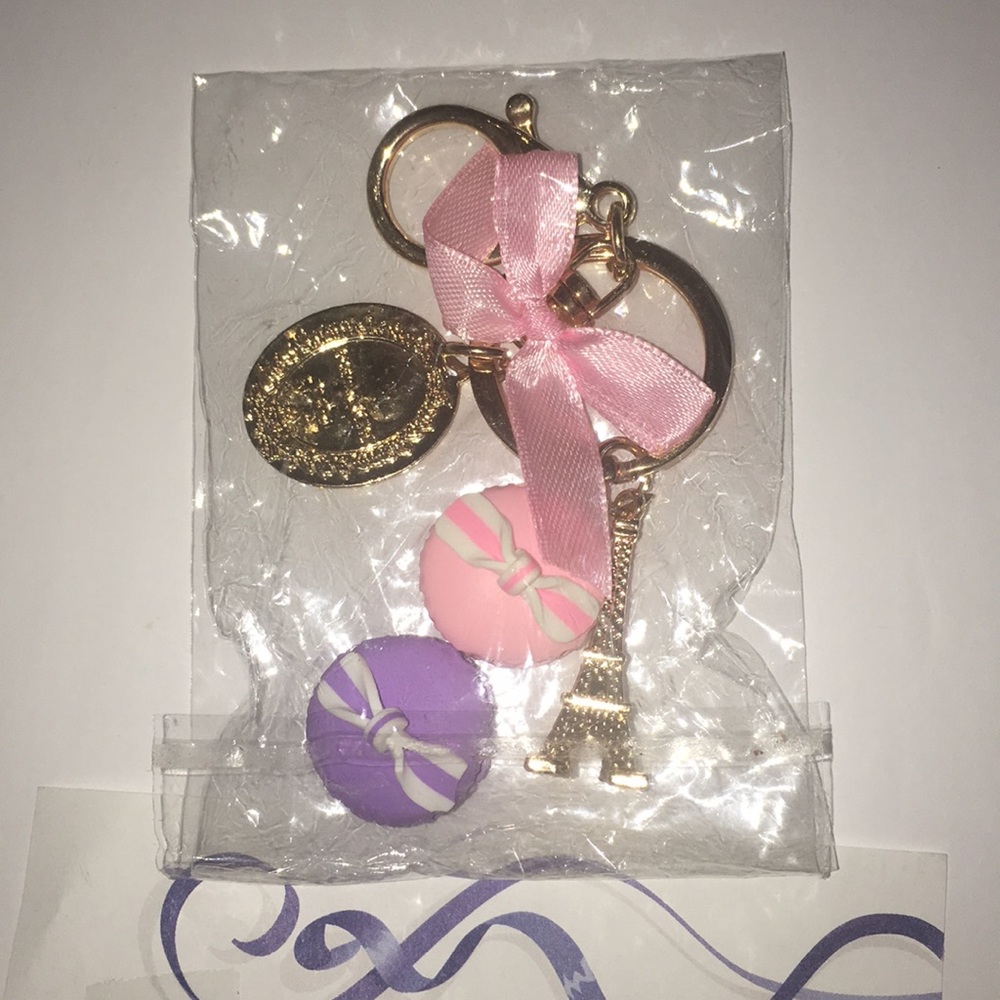 Twilly & Macaroon Keychain - Picture 4 of 5